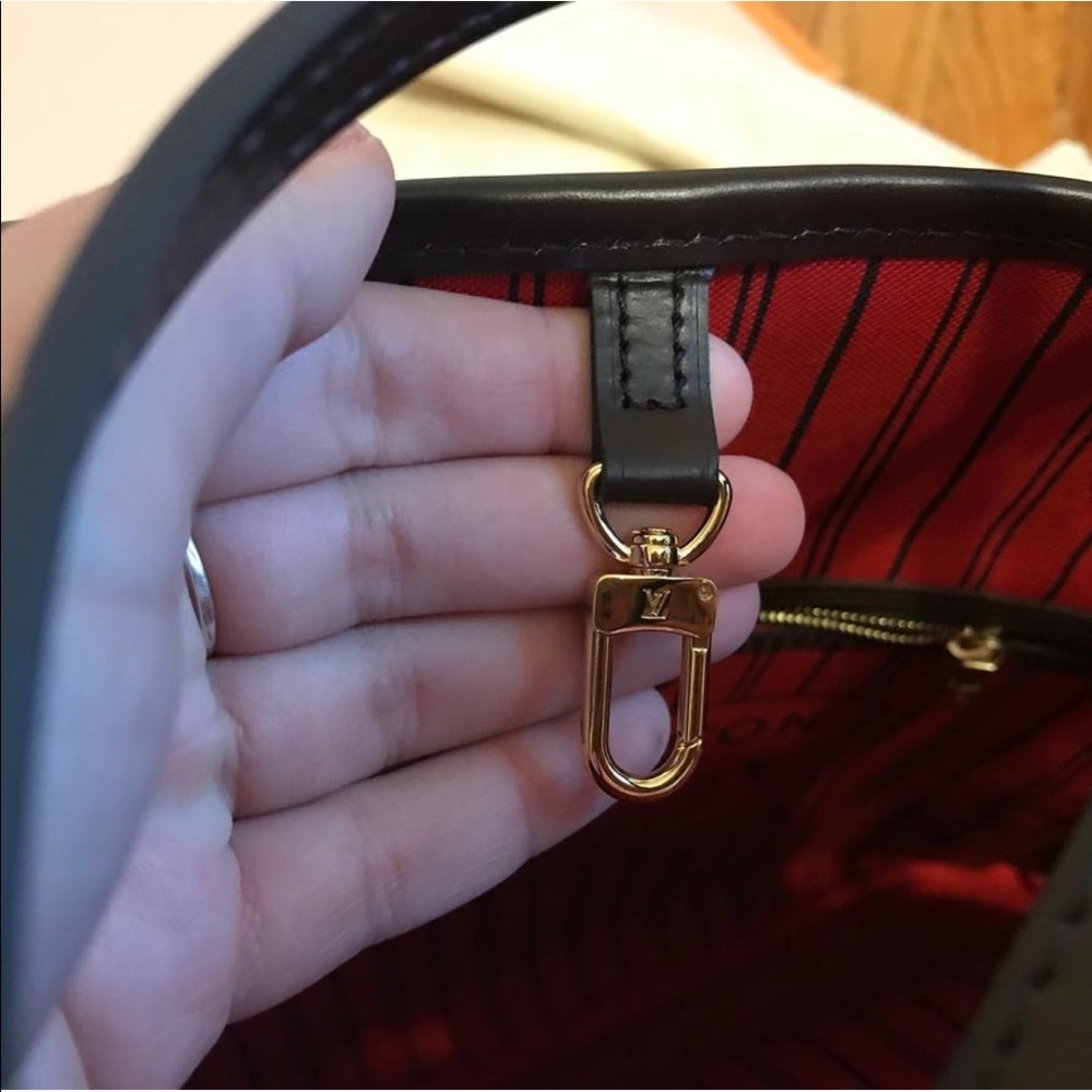 Authentic Louis Vuitton Neverful - Picture 3 of 12